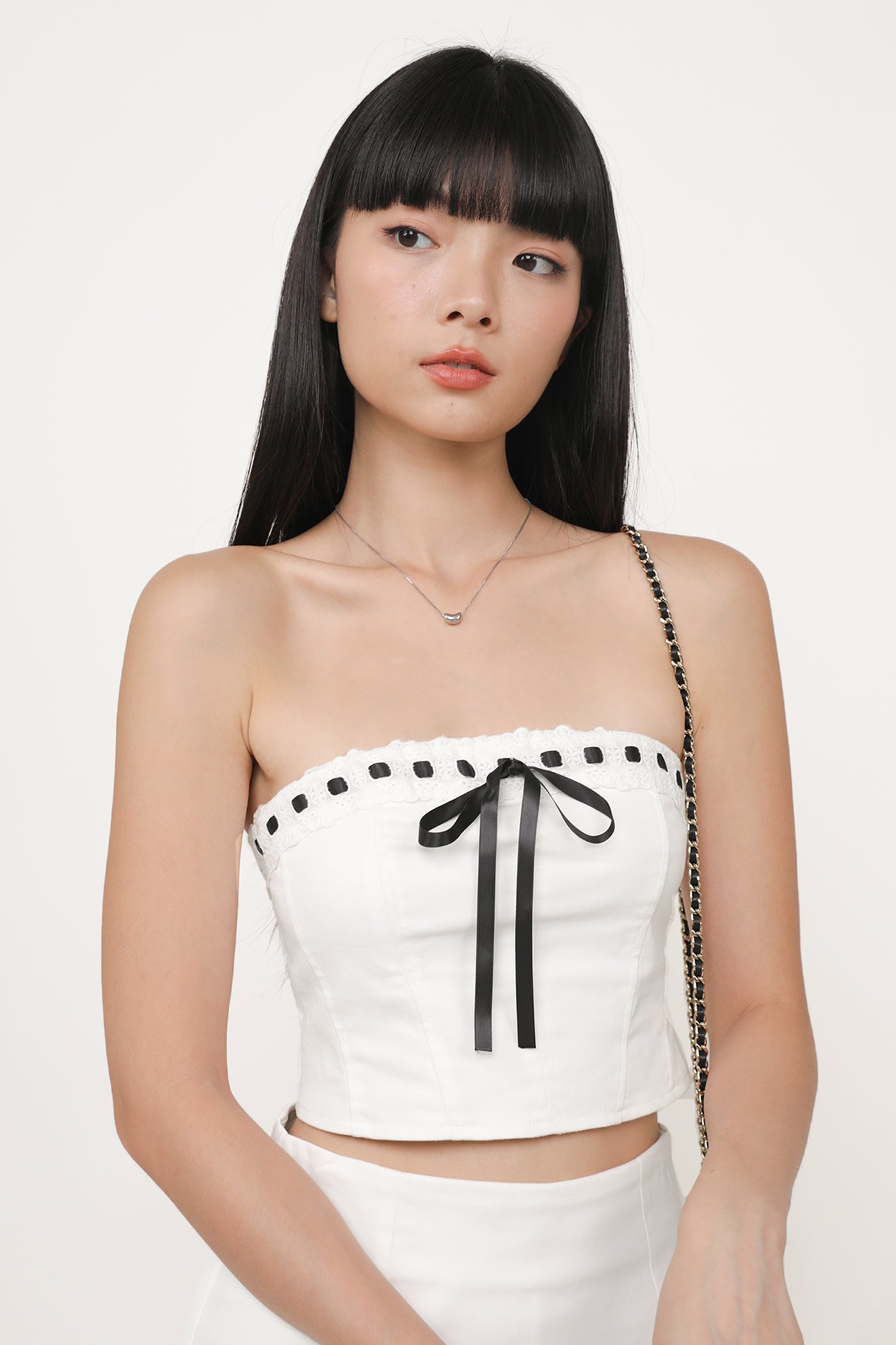 トップス Avrill ribbon tops levina-black-ribbon-lace-top-