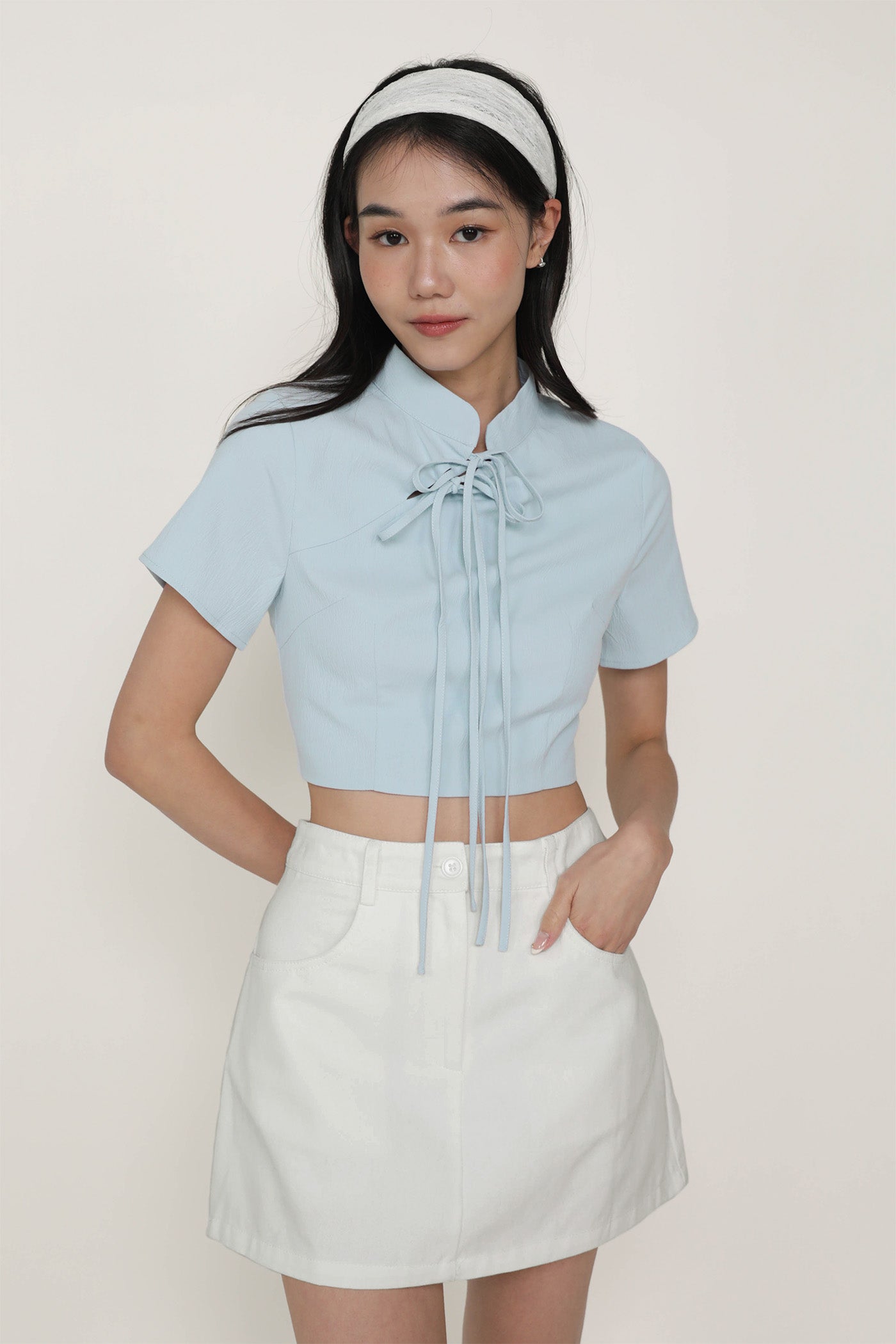 トップス meltthelady neck ribbon tops MEREDITH PADDED RUFFLE RIBBON-TIE TOP (WHITE) | Lovet