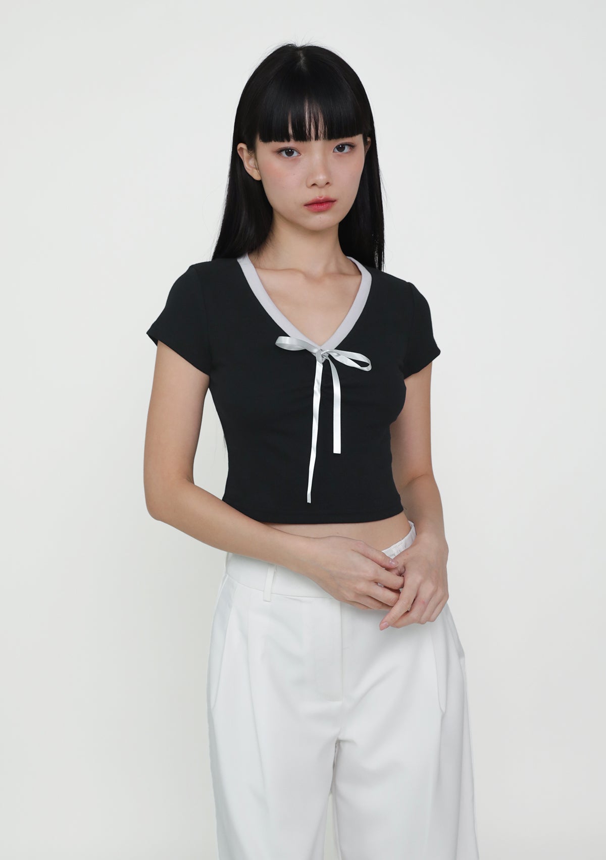 トップス Avrill ribbon tops Neck Ribbon Detail Long Sleeve Cropped Top CD21 - Korean Women's